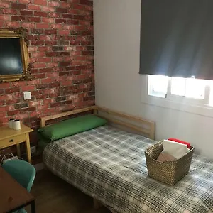 Gasthuis Practical Room: Barcelona-fira-airport